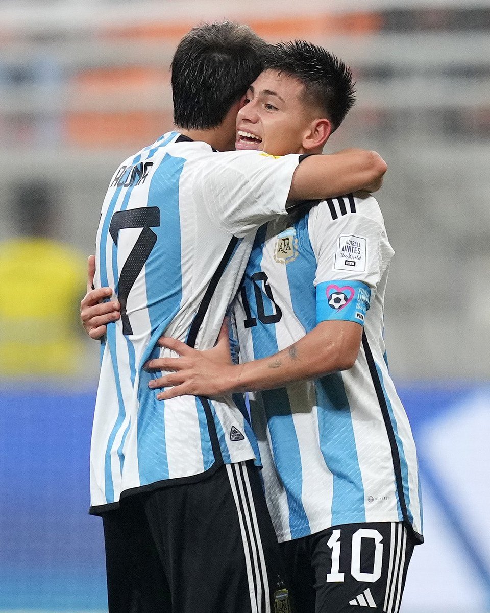Le ganamos a Brasil dos veces en una semana. <a href="/Argentina/">🇦🇷 Selección Argentina ⭐⭐⭐</a>, cuna de cracks. Somos el país más futbolero de la tierra.

Vamos vamos los pibes 🇦🇷