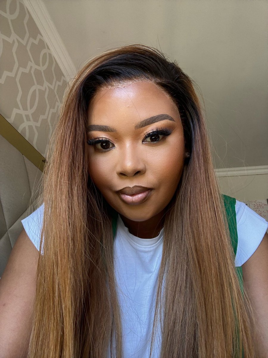 Anele's tweet photo. Face card just manipulated the rand ⭐️⭐️⭐️ https://t.co/JYGK3XjLGj