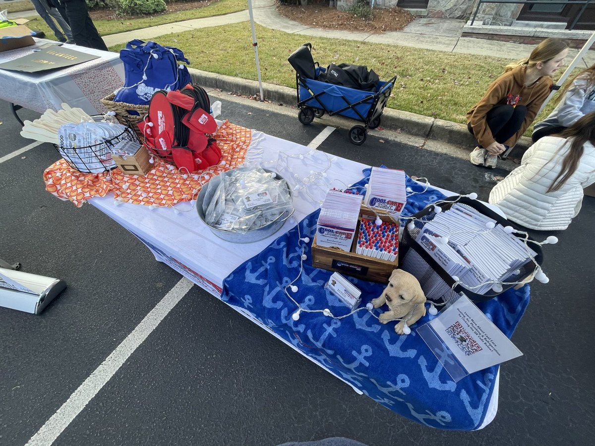 KatyRenfroe's tweet photo. We’re thrilled to be participating in &amp; sponsoring the Shandon Turkey Trot 🦃 this beautiful morning! Come get your #FamouslyCool swag either pre- or post-race in the parking lot of Shandon Pres  at Woodrow and Devine Streets in the Shandon neighborhood. May the best turkey win! https://t.co/AvfqqOJ4n7