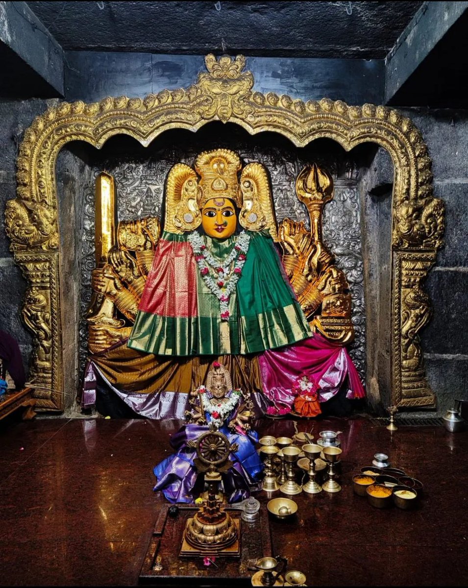 desi_thug1's tweet photo. Divya Darshan of Maa Bhadrakali in Warangal 🚩 https://t.co/8U4lIBFGsP