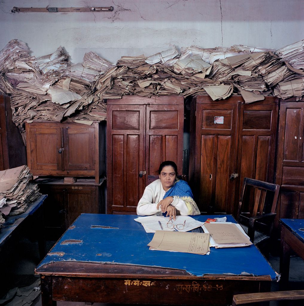 nlfotomuseum's tweet photo. 🙌 Nieuw in de Collectie: Bureaucratics van Jan Banning! Als eerste museum in Nederland hebben we een aantal afdrukken uit deze serie opgenomen in onze Collectie.

De aankoop is mogelijk gemaakt door het Mondriaan Fonds en de Fotomuseum Collectors Council. https://t.co/SuK8qXm8u4