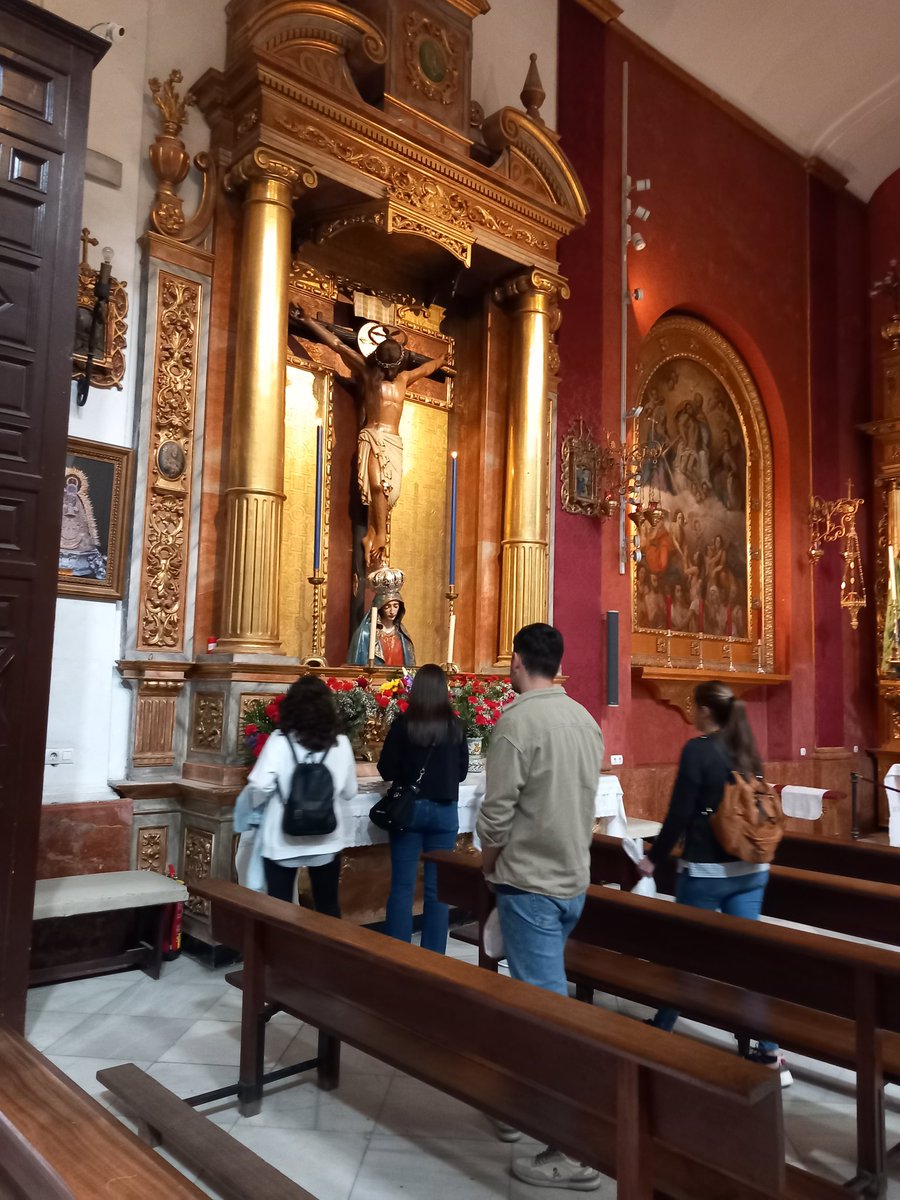 asiloyprotector's tweet photo. 🔴 MUY IMPORTANTE ⚠️
La devoción al Cristo de San Agustín ha traspasado fronteras. Hace unos años se encontraba descuidada, aletargada, sin pasar de los límites parroquiales. Pero poco a poco son más las personas que se acercan a rezarle. (SIGUE ESTE HILO)  

#SevillaHoy https://t.co/4YBw297Lg3