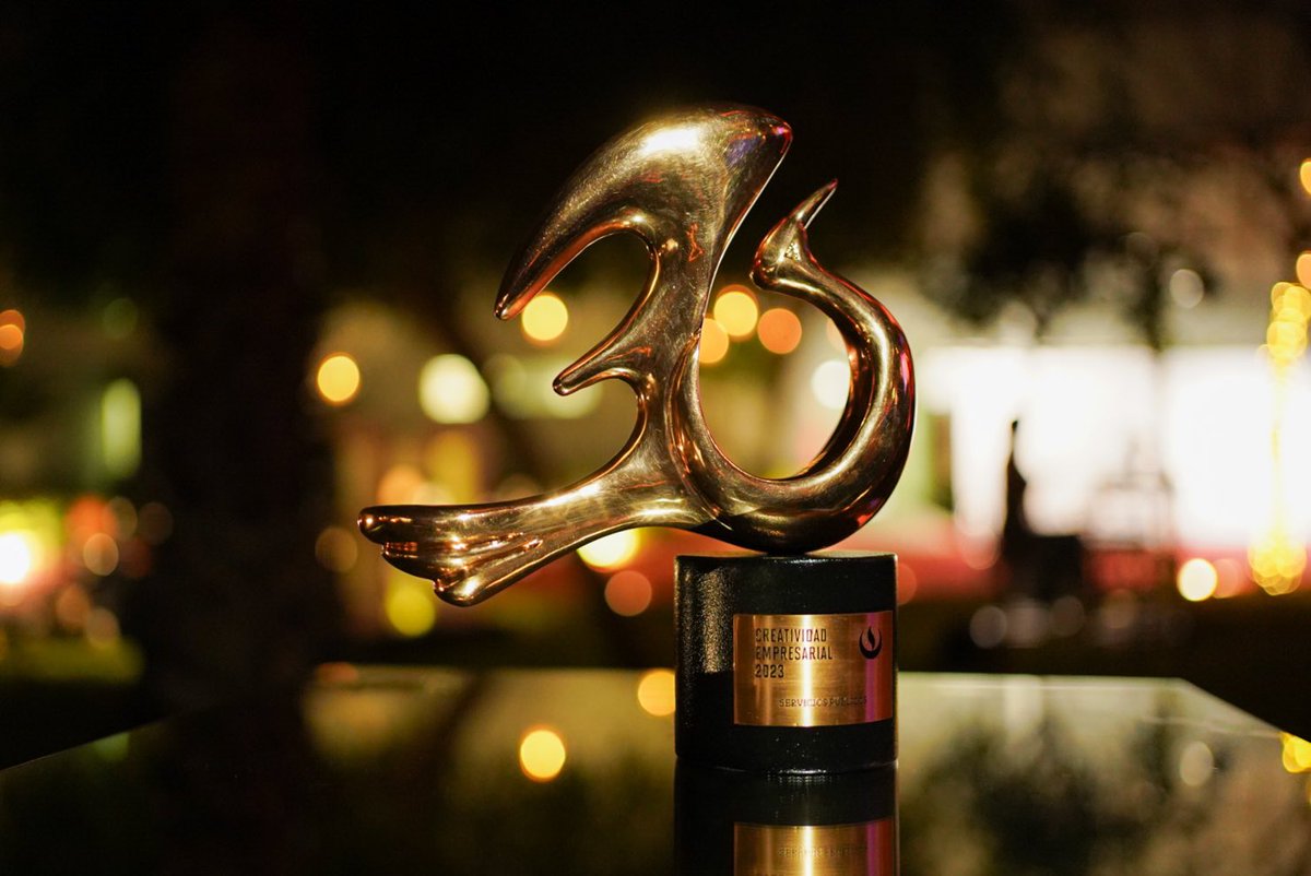 Muy felices de compartir que nuestra central eólica Punta Lomitas recibió el Premio Creatividad Empresarial UPC 2023 por ser el parque eólico más grande del país y por haber generado un nuevo modelo de negocio para desarrollar más energía renovable sin subsidios del Estado ⚡️.
