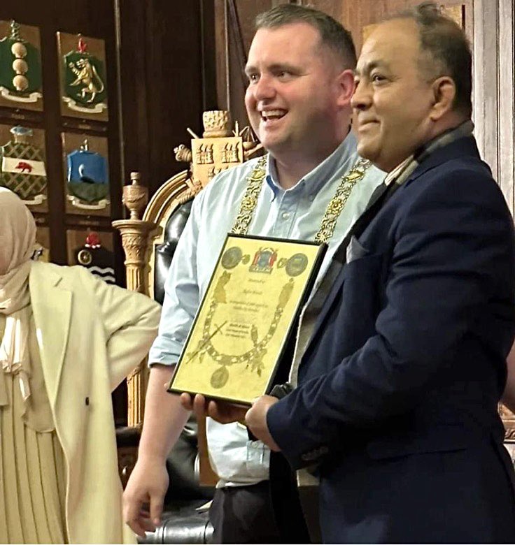 Congratulations Farouk Rashid of @safcofinefoods who was awarded by Dublin’s Lord Mayor earlier this week for his continual donations of food for the homeless via @Msoe_Dublin. Farouk sponsors one of our awards and is incredibly generous to charities in #Dublin. He’s a legend!🙌🏻