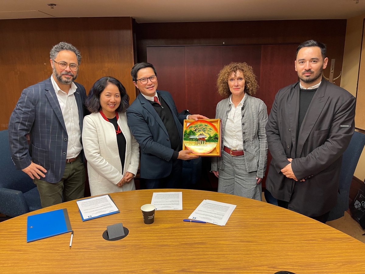 The collaboration between the @unesco_studio and the Hanoi Architectural University has led to a signing of a new agreement. 👉More details here: unesco-paysage.umontreal.ca/en/2023/11/23/… @UdeM_intl