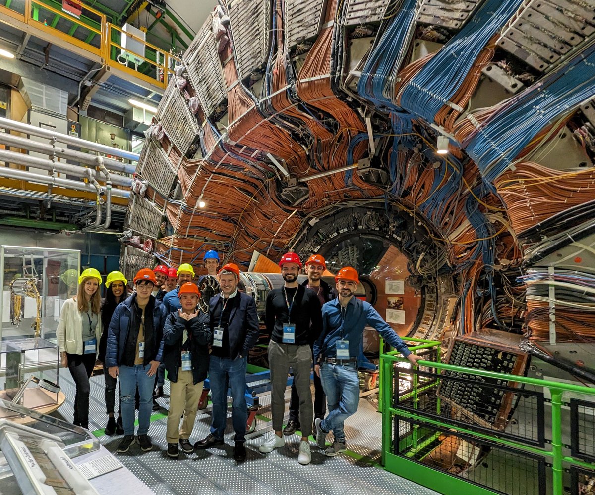 Quantum computing meets physics. Last day of #QTML2023 at #CERN and we were able to visit the impressive LHCb experiment 103.4 meters under ground 🫶
