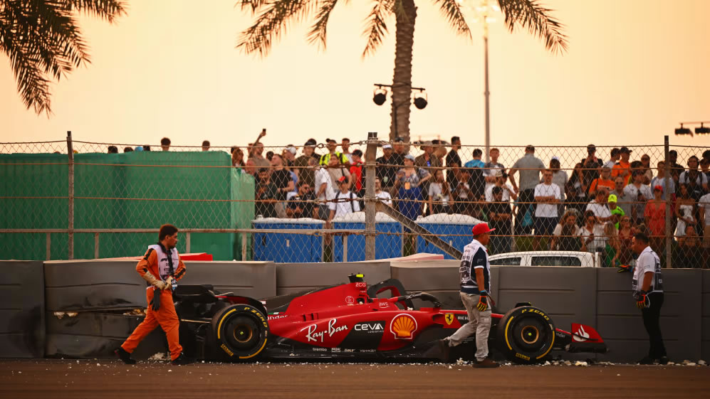 #F1, #Ferrari protagonista nel bene e nel male: Leclerc il più veloce, Sainz contro le barriere --> tinyurl.com/f1-libere-abu-…