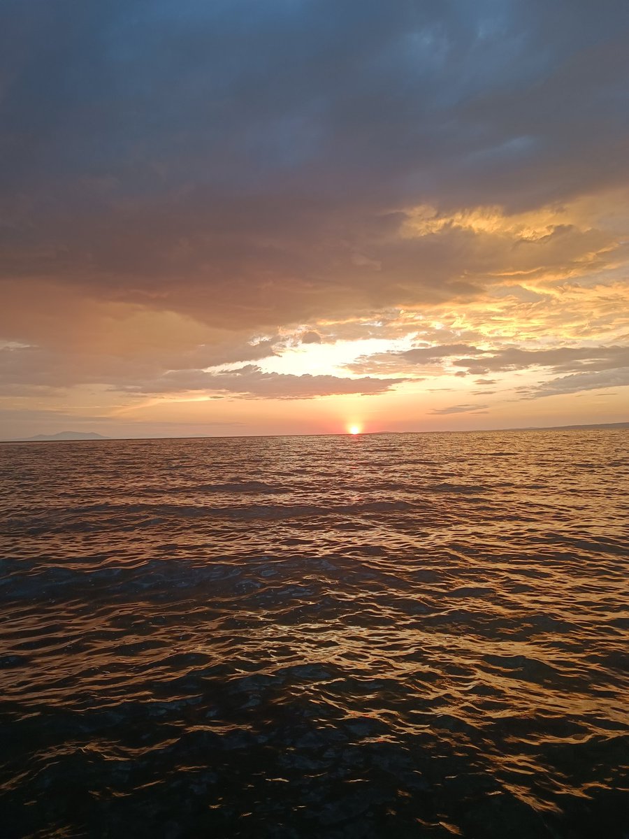 xysist's tweet image. Lake Victoria sunsets are the best. This one is at Dunga Beach.

Post a random photo of a sunset and it's location. Keep it going