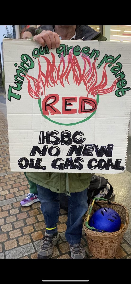 xrbham's tweet photo. While HSBC's online banking systems took a hit today, it's not the only thing that's been ailing. Our protest this morning highlights the long-standing need for HSBC to divest from fossil fuels and step up for a sustainable future! ππ#BankingOnChange #hsbc #hsbcfail #nonewoil https://t.co/4oc8RFrBWa