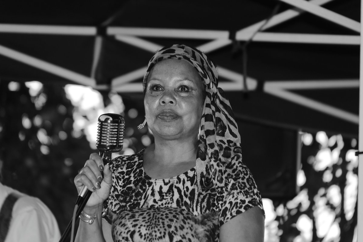 Yes , it's the last Friday so boogie downstairs <a href="/RosieBPub/">The Rosemary Branch</a>  8.30-10.30( free ) to hear <a href="/HoneybmamaF/">HoneyBMama&Friends</a>  deliver high octane #Chicago Blues and  the unexpurgated and v naughty Honey B's Christmas Blues <a href="/LivingBlues/">Living Blues</a>  <a href="/BluesMagazine/">Blues Magazine</a>