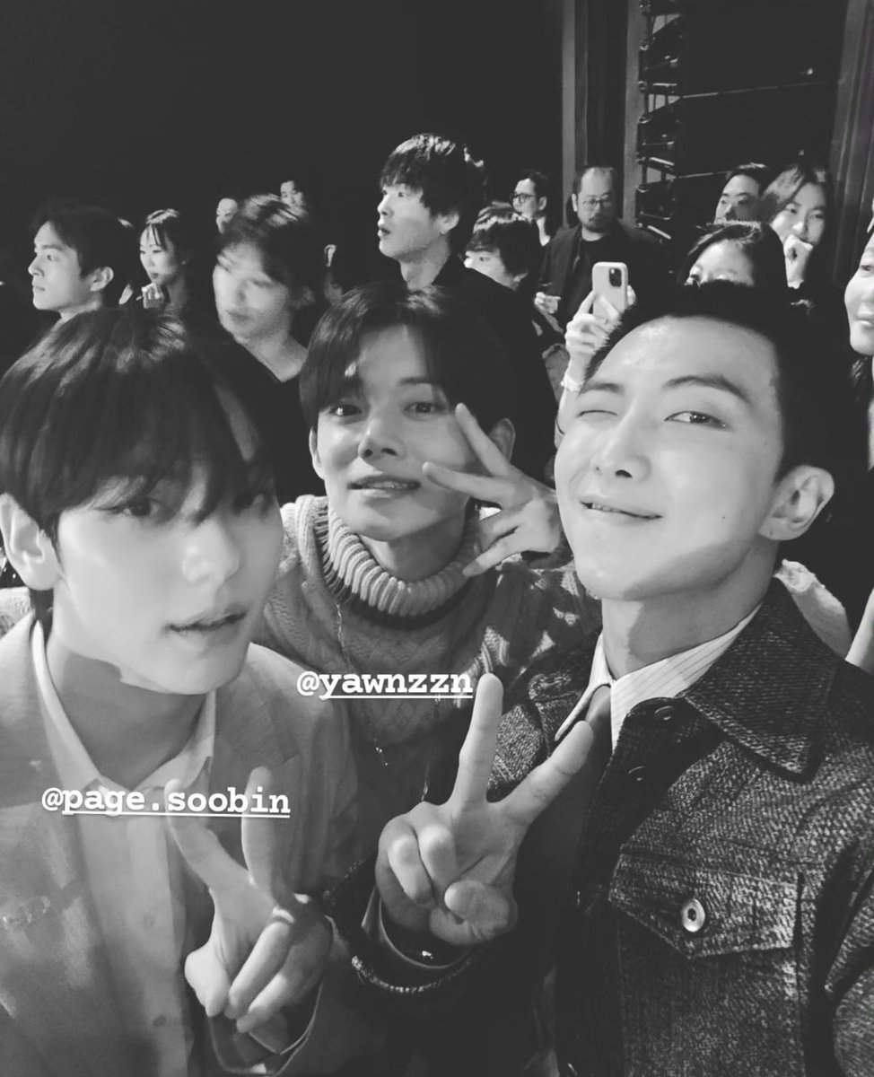 BTS' RM with TXT's Soobin and Yeonjun in newly shared selfie.

#พรุ่งนี้มีลางสังหรณ์ 
#それスノ 
#COLDPLAYinKL