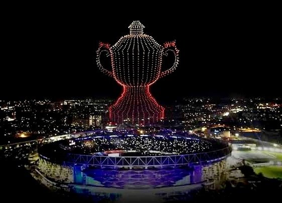 NewsIADN's tweet image. Reports : Delhi-based startup #BotLabDynamics is in talks with the Government to put up a mega Drone Show with 6,000 UAVs.
The current world record is held by Chinese firm HighGreat which deployed 5,200 drones.