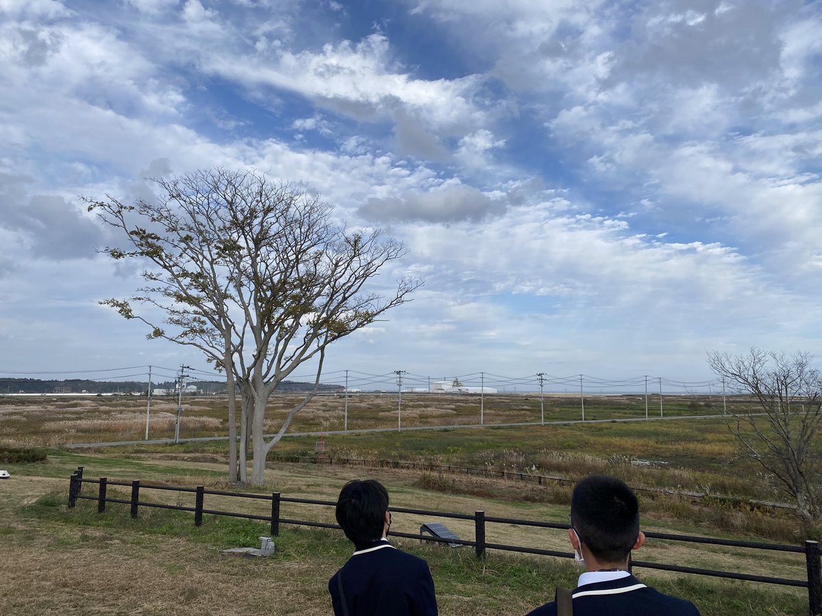tomitommying's tweet photo. This place is base of a Mt. Ohira and students escaped here.
This area cannot be built any houses because of law.

災害危険区域に指定されてるらしい。

#福島未来創造プログラム
#UoA #会津大学 #再生
#東日本大震災
#大平山霊園 https://t.co/dIBEIBbaQB