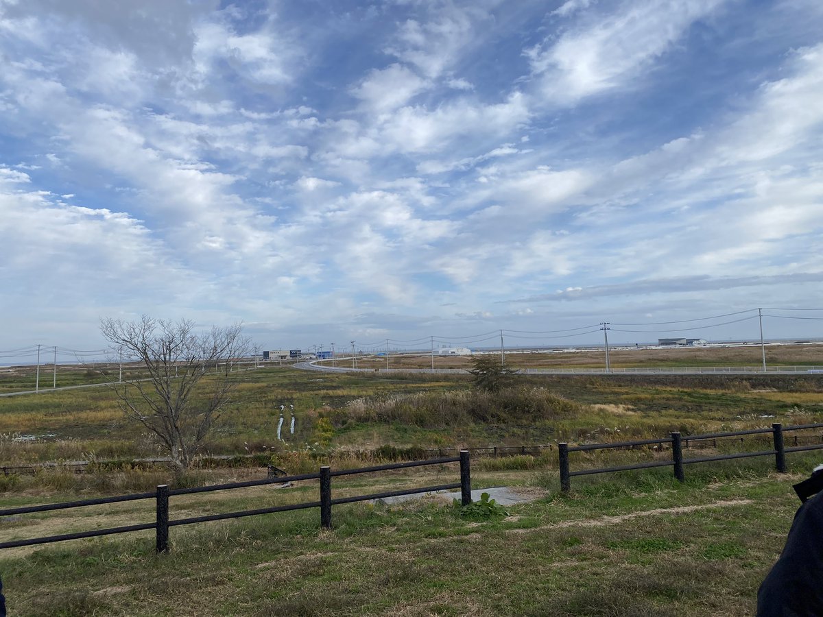 tomitommying's tweet photo. This place is base of a Mt. Ohira and students escaped here.
This area cannot be built any houses because of law.

災害危険区域に指定されてるらしい。

#福島未来創造プログラム
#UoA #会津大学 #再生
#東日本大震災
#大平山霊園 https://t.co/dIBEIBbaQB
