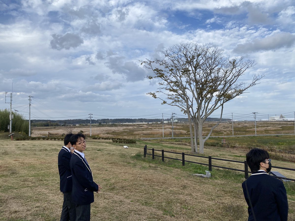 tomitommying's tweet photo. This place is base of a Mt. Ohira and students escaped here.
This area cannot be built any houses because of law.

災害危険区域に指定されてるらしい。

#福島未来創造プログラム
#UoA #会津大学 #再生
#東日本大震災
#大平山霊園 https://t.co/dIBEIBbaQB