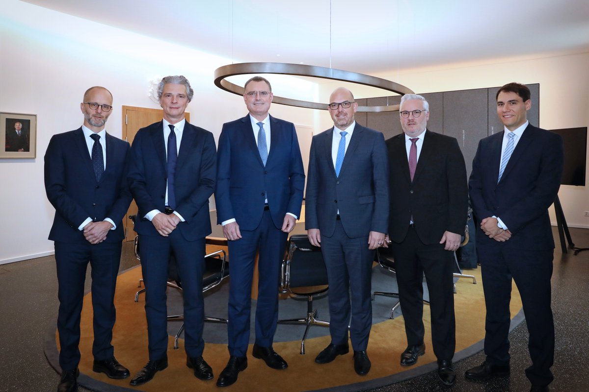 Heute Vormittag empfing ich Thomas Jordan, Präsident des SNB-Direktoriums, und weitere Vertreterinnen und Vertreter der Schweizer Nationalbank zum jährlichen Austausch in #Vaduz. Vielen Dank für das Gespräch!
