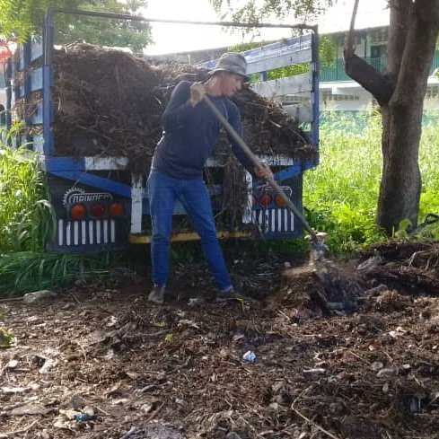 Seguimos trabajando en la recolección de maleza con camión del aseo Urbano en los espacios de la escuela Dra Priscila López, cumpliendo con las Orientaciones de la alcaldesa <a href="/johanitakenpo/">Joana Sánchez</a> y el Equipo de <a href="/serpumarsm/">serpumarsm</a>
 
#28Nov