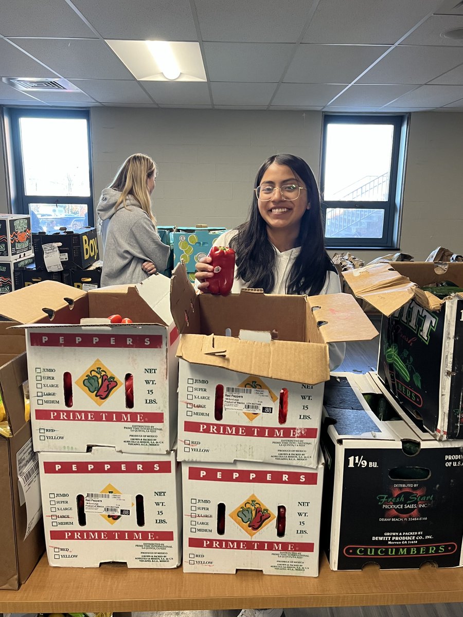 OCHS_Pittsburgh's tweet photo. 54 OC Students and 10 chaperones stayed overnight at Oakland Catholic for the Pittsburgh Mission Trip. They were broken into teams to divide and conquer the mission of serving the Pittsburgh community. #OCgivesback 💛 Read more: https://t.co/N28MpsZA9D https://t.co/f01pz1w7Uy