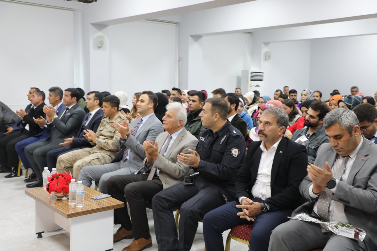Hasankeyf_K's tweet photo. 📌24 Kasım Öğretmenler Günü, İlçe Milli Eğitim Müdürlüğü tarafından İmam Hatip Ortaokulu konferans salonunda düzenlenen çeşitli ekinliklerle kutlandı.
#24kasimögretmenlergünü 
👉https://t.co/h9x8iqKR9u https://t.co/s3VSSiWzhC