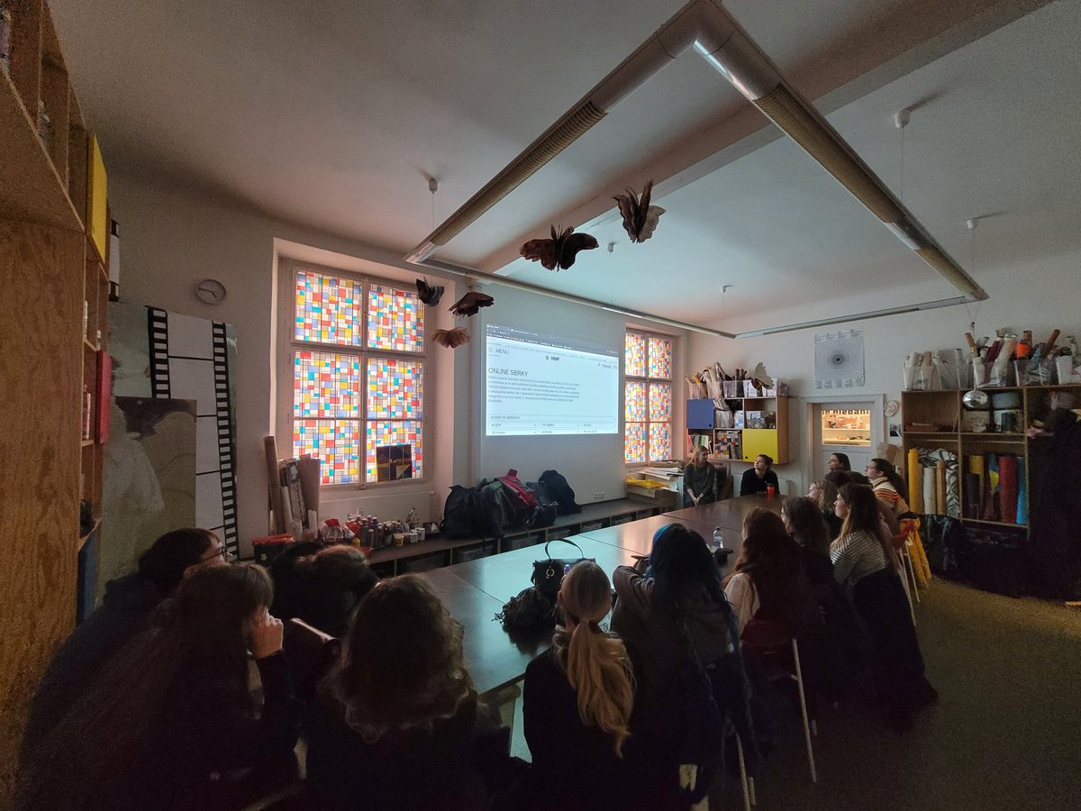 LucieH_GHMP's tweet photo. ..students of #ArtPedagogy from @FakultaV @UPOlomouc in Educational Centre of #PragueCityGallery in #ColloredoMansfeldPalace &amp; #MunicipalLibrary(https://t.co/qkHiacTxgh)
..excursion,practice,seminar&amp;presentation about education in @GHMP_cz
#ThinkingThroughImages #VisualEvents🎨 https://t.co/doltAceYD4