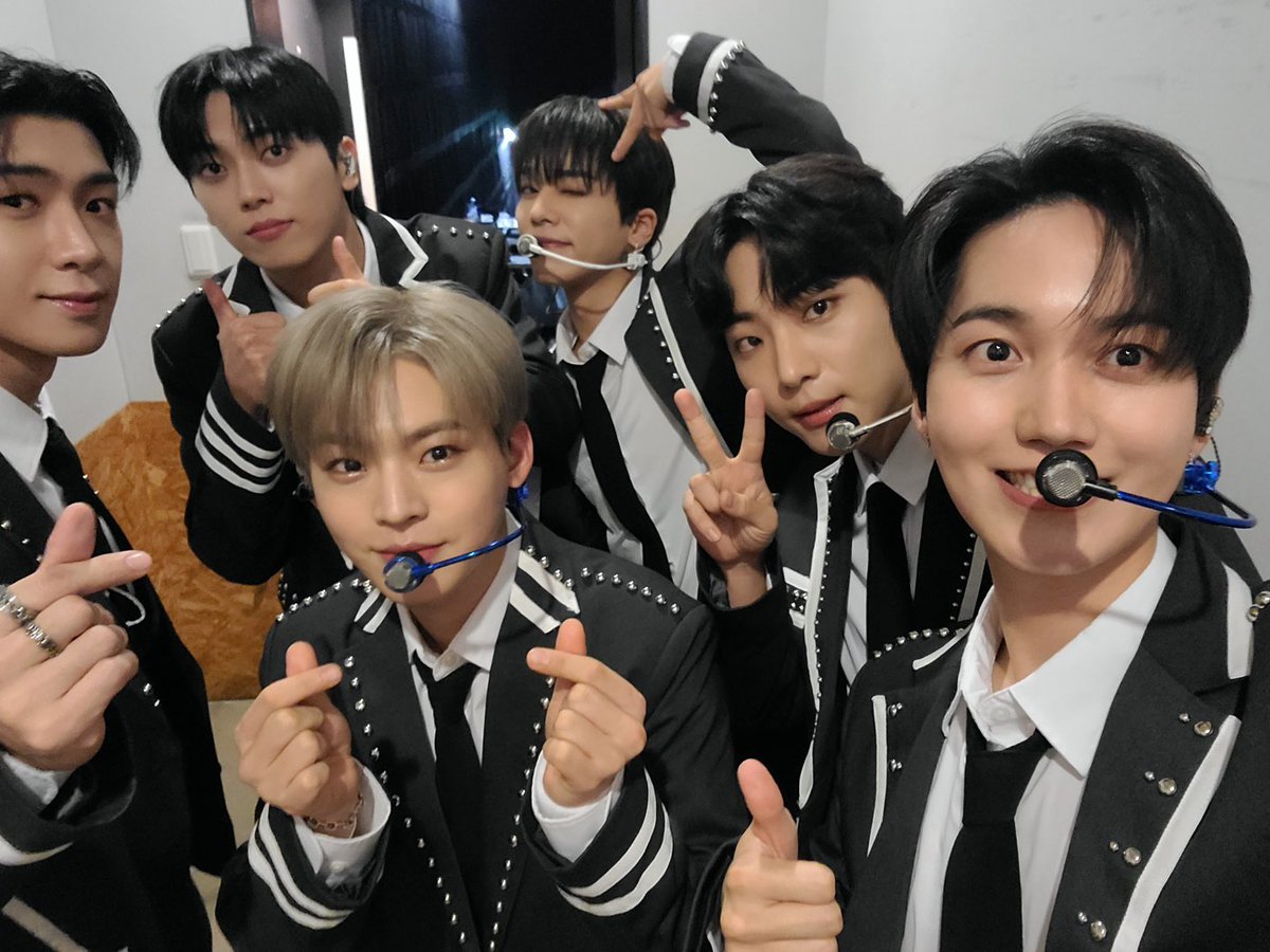 ONFoffcl_JP's tweet photo. [📸] 23.11.24 ONF JAPAN FANMEETING [Be Here Now] @Zepp Namba(OSAKA)

大阪でのファンミーティングで素敵な思い出を作ったONF💖
FUSEの大歓声を聞くことができて感動でした😌
日曜日に東京で会いましょう😉💗

#ONF #オンエンオフ #온앤오프 https://t.co/dH3jdib8Ed