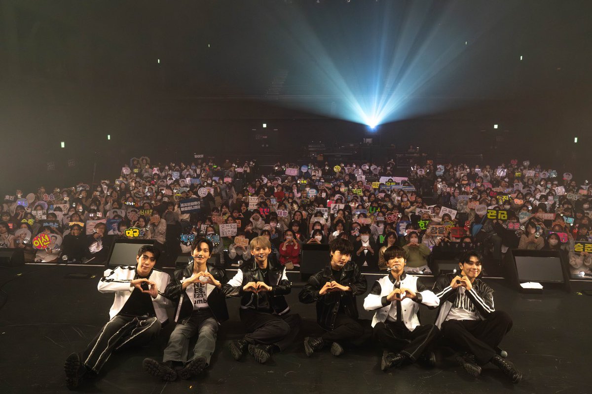 ONFoffcl_JP's tweet photo. [📸] 23.11.24 ONF JAPAN FANMEETING [Be Here Now] @Zepp Namba(OSAKA)

大阪でのファンミーティングで素敵な思い出を作ったONF💖
FUSEの大歓声を聞くことができて感動でした😌
日曜日に東京で会いましょう😉💗

#ONF #オンエンオフ #온앤오프 https://t.co/dH3jdib8Ed