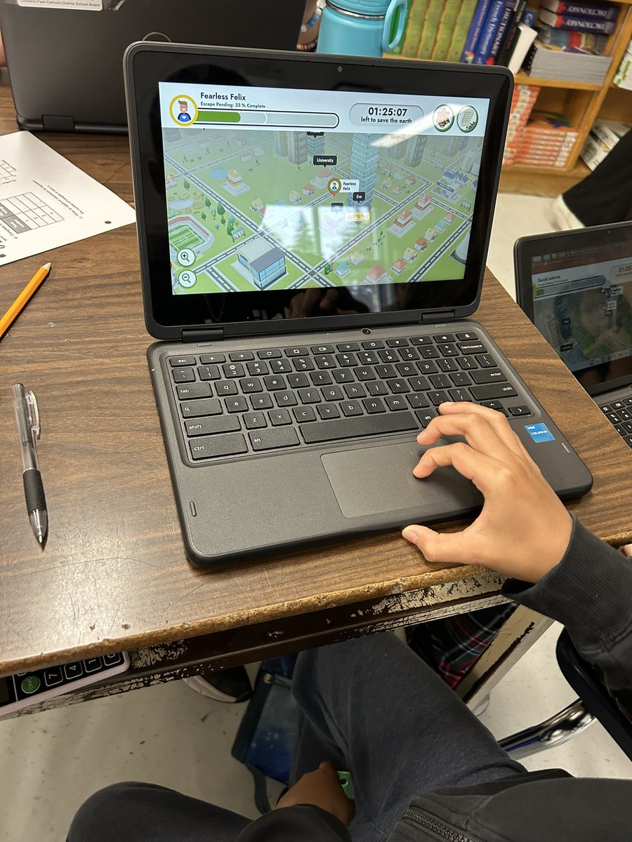 HeatherChristy4's tweet photo. Learning to be Climate Action Heroes @StRichardDPCDSB with @EcoSchoolsCAN https://t.co/1wvrncKVRE