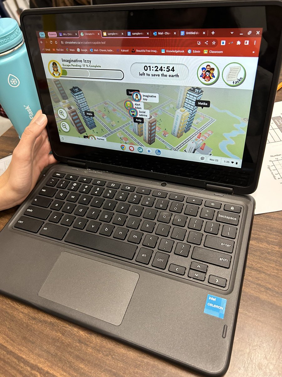 HeatherChristy4's tweet photo. Learning to be Climate Action Heroes @StRichardDPCDSB with @EcoSchoolsCAN https://t.co/1wvrncKVRE