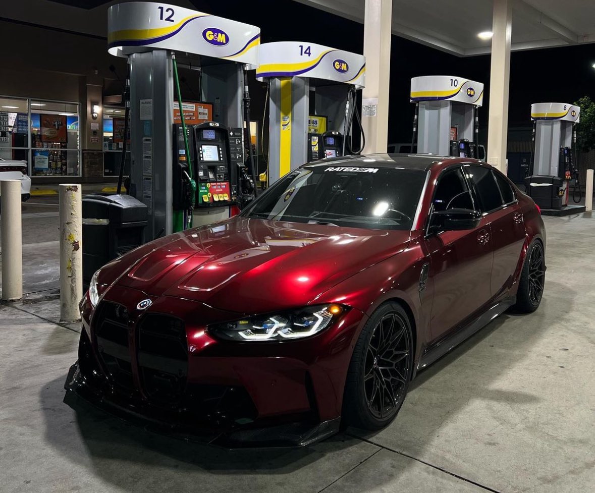 BMWWORLD_'s tweet photo. Un vampire qui se nourrit d'essence 🧛 https://t.co/ymEhxEx6WK