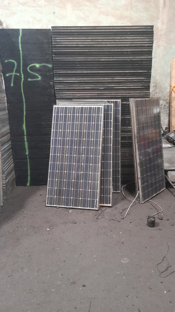 Jkings232's tweet photo. Renewables Available
Mono-250watts 
Mono 205watts. https://t.co/ixO2D4aMEF