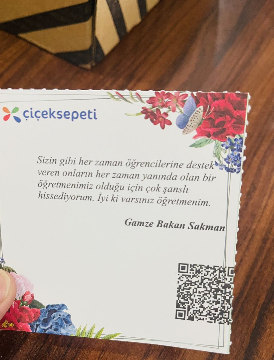 gamzebakannn's tweet photo. İyi ki öğretmenim 🌸 https://t.co/wWlPmWIUtm