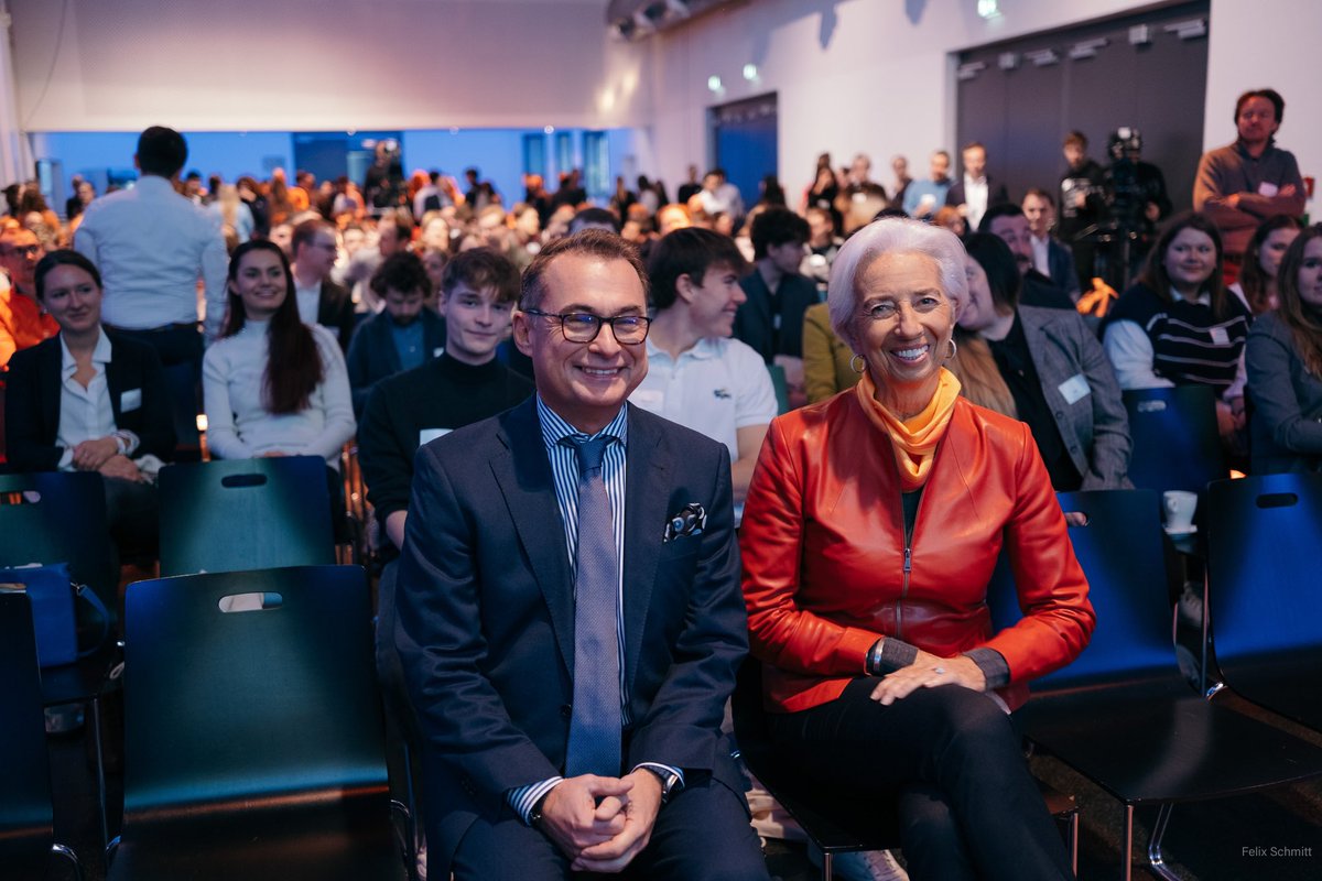 About 200 young people from across Europe are in Frankfurt for @Bundesbank’s #Euro20Plus event. I was delighted to answer their questions on the economy and inflation. Thank you to the Bundesbank for the invitation! Watch the event youtube.com/watch?v=bC6zHB…