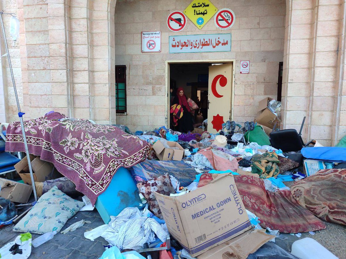 SaherSa23's tweet photo. Shocking photos from the Indonesian hospital and its surroundings in the north of Gaza after the Israeli intensive shelling at the hospital.
#فلسطين_الان
#ceasefire
#BlackFriday
#ticketek https://t.co/zbhsorEssv