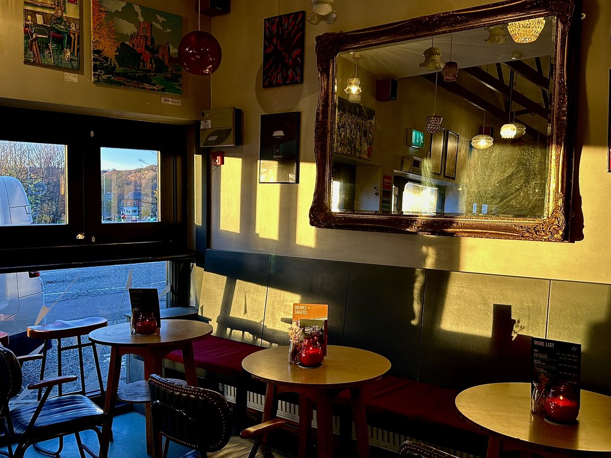 Cosy late afternoons here at Alfred 🍻

If you're heading down to the #meanwoodlights switch on tonight, why not pop in for a toasty mulled cider or a refreshing pint ☕️🍺

Serving 12-12! 

#meanwood #alfred #leeds #lights #bar #north #northbrewingco