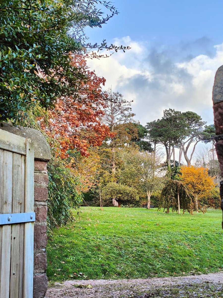 What a great way to walk to school!  <a href="/OldwaySchool/">Oldway Primary School</a> love their secret gate into Oldway Gardens.  The Oldway Gardens Volunteers do an amazing job and are always so helpful. #oldwaycommunity