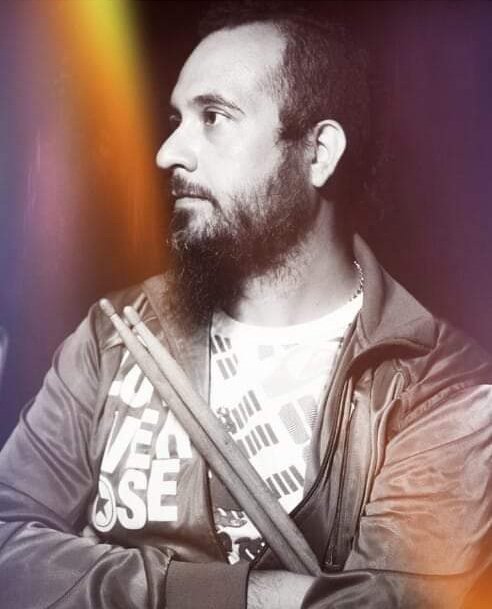 #Luto | Se nos escapó el baterista, el de golpe y el tempo infalible.
Un músico extraordinario, Alberto Mathison era el ska, el jazz, era la música. Un buen tipo, un tipo bonito.
Pero nada de eso era tan importante, Albertoska era sobre todo mi amigo.
Gracias por el cariño pana!