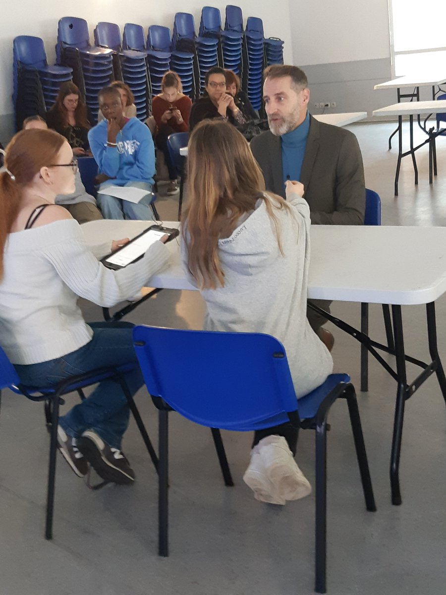 @clgPEluard2SGDB (@clgpeluard2sgdb) on Twitter photo Très beau moment d'échange et de travail, ce matin, entre nos élèves des CVC des 5clg de notre Cité. Chaque CVC présentait leurs productions sur les discriminations en présence du DAVL et du DNVL <a href="/CAVL_Versailles/">Vie lycéenne et Collégienne Academie de Versailles</a> <a href="/acversailles/">Académie de Versailles</a> <a href="/CorzaniOlivier/">Corzani Olivier</a> <a href="/FranckGOUSSET/">Franck GOUSSET</a> Très beau moment d'échange et de travail, ce matin, entre nos élèves des CVC des 5clg de notre Cité. Chaque CVC présentait leurs productions sur les discriminations en présence du DAVL et du DNVL <a href="/CAVL_Versailles/">Vie lycéenne et Collégienne Academie de Versailles</a> <a href="/acversailles/">Académie de Versailles</a> <a href="/CorzaniOlivier/">Corzani Olivier</a> <a href="/FranckGOUSSET/">Franck GOUSSET</a>