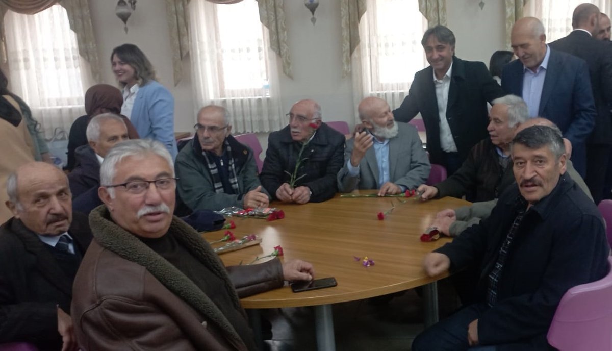 AK Parti Zara İlçe Başkanımız Ahmet Okur, yönetim kurulu üyelerimiz birlikteliğinde 24 Kasım Öğretmenler Günü programına katılım sağladı. <a href="/RTErdogan/">Recep Tayyip Erdoğan</a>