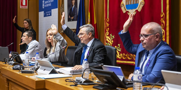 El  PP aprobó en solitario este viernes los Presupuestos de 2024 de la Diputación  de Ourense con la abstención del PSOE 
ourensedixital.com/_novas/23/11/2…