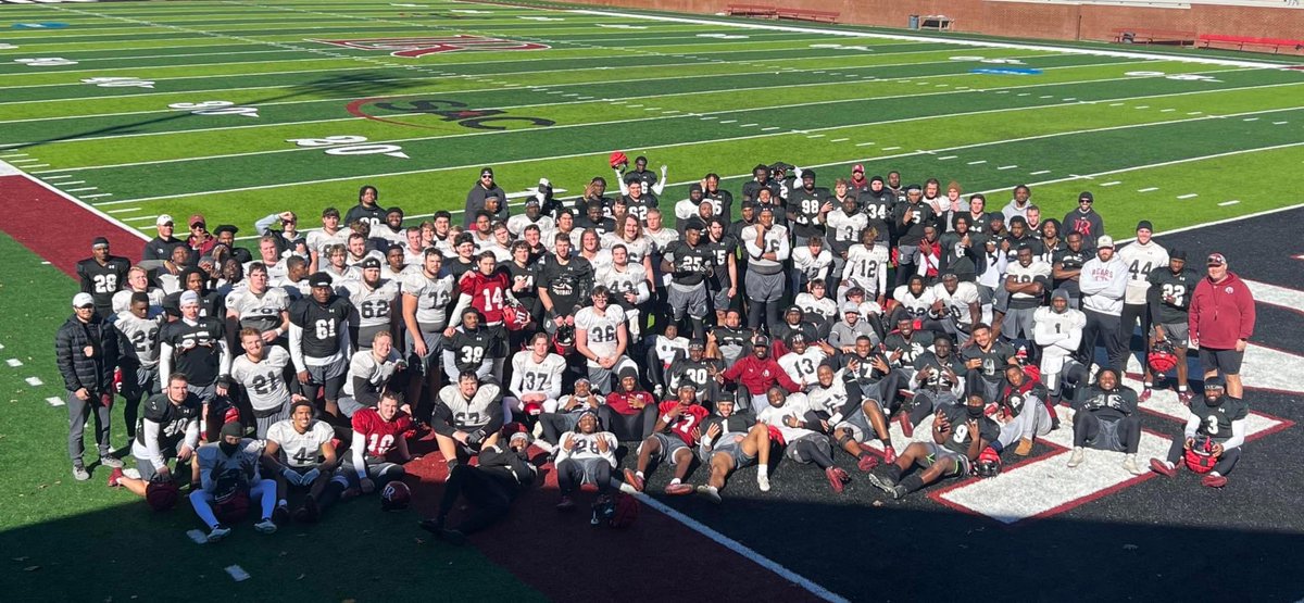 rbfincher's tweet photo. Looking forward to Bears competing all weekend!!…@kingimpa @PFLMMA Championship fight tonight - our @LRBearsFootball tomorrow - and @KingDugg_3 on Sunday!! LET’S GO BEARS!!  #BearPride @LRbears @Patriots https://t.co/FH14Uc19Br