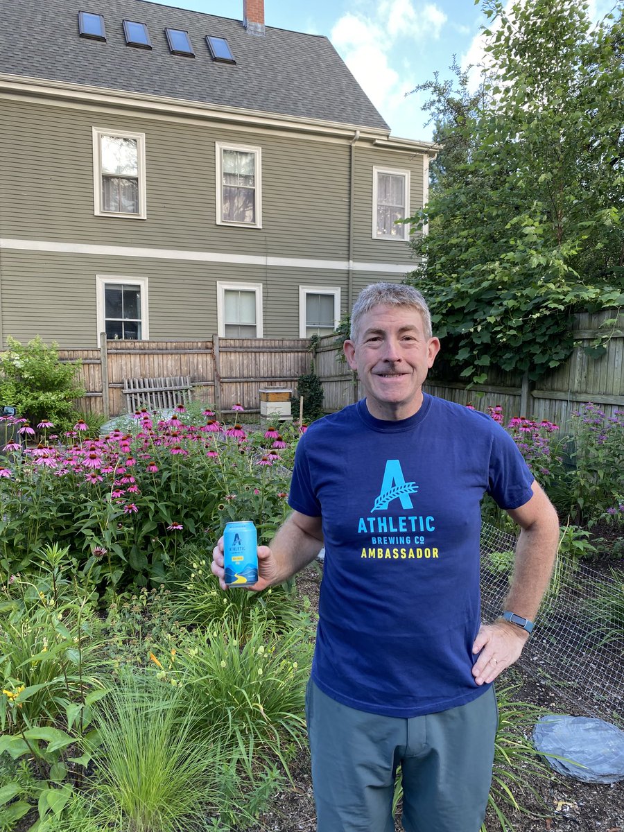 JSchuurMD's tweet image. On #blackfriday let me suggest trying amazing non-alcoholic brews from ⁦@AthleticBrewing⁩ 
For 20% off use code JAYS20 at checkout! Tastes great and is #fitforalltimes.