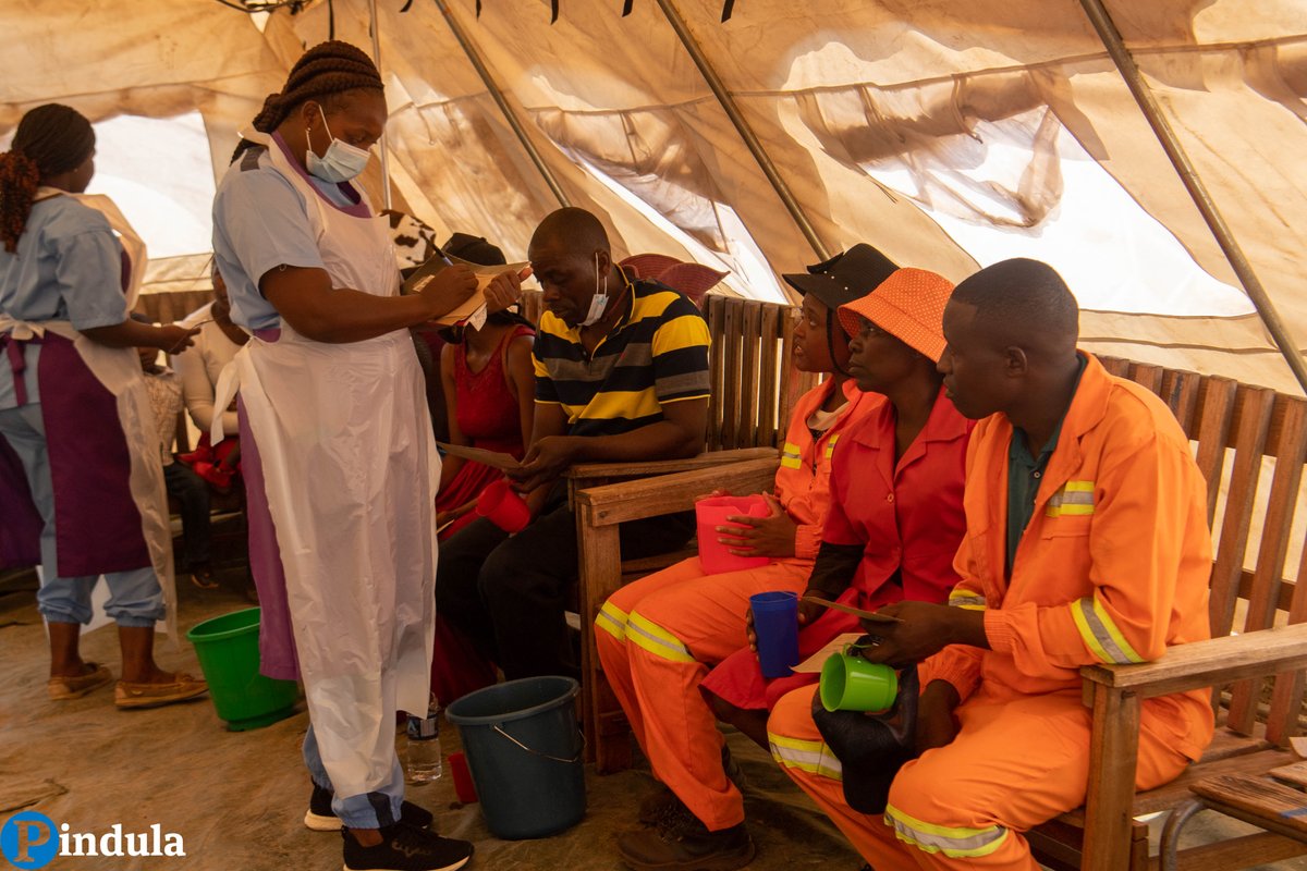 WeArePindula's tweet photo. Three City of Harare workers from Kuwadza were drinking the sugar and salt solution at Kuwadza Polyclinic after suffering from cholera bacteria.
#pindula https://t.co/BCUFqbYkpI