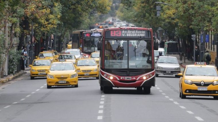 Cadena3Com's tweet photo. Golpe al bolsillo
Transporte urbano en #Córdoba: las empresas piden subir el boleto a $355 https://t.co/huBnb5RUu7 https://t.co/6xq98mlt6S