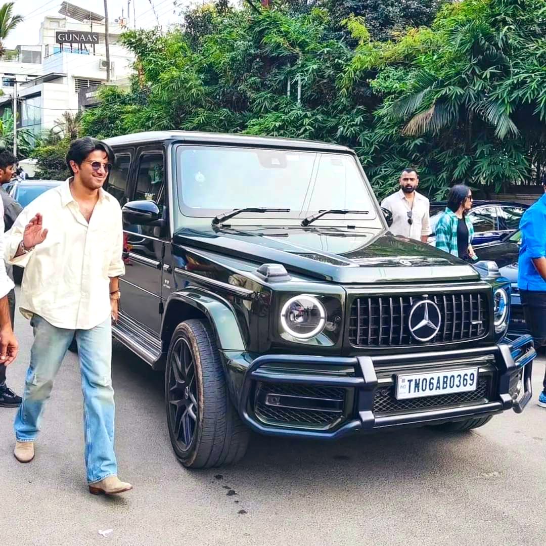 DulquerTrends_'s tweet photo. Latest : #DulquerSalmaan looking so cool as he arrives in Hyderabad .!! ❤️

@dulQuer #LuckyBaskhar https://t.co/pEJ1p42vOr