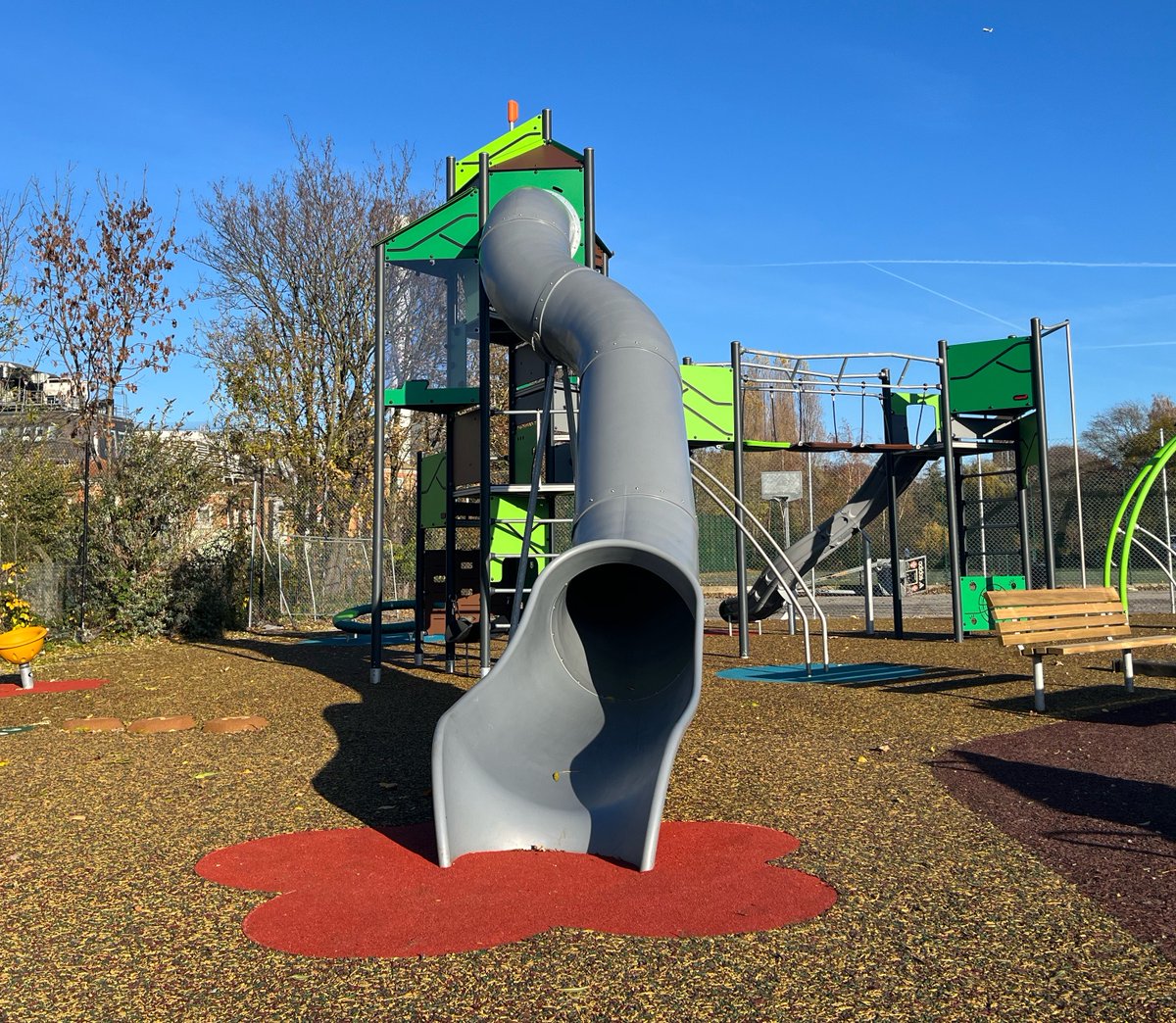 #RuskinPark playground has reopened!🛝

Come check out the new mega slide, swings and lots of other play equipment. 

Read about further planned improvements on our website: friendsofruskinpark.org.uk/new-playground…

#Playground #ParkLife #Camberwell #HerneHill #LoughboroughJunction #EastDulwich