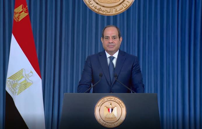 سيذكر التاريخ بأن أحد ضباط الجيش المصري غير خريطة منطقة الشرق الأوسط بكاملها وتصدى لكل أعداء مصر من الخارج ونهض وبني وشيد علي الرغم من التحديات بالإضافة إلي حدودنا المشتعلة من جميع الجهات هذا هو عبدالفتاح السيسي رئيس جمهورية مصر العربية والقائد الأعلى للقوات المسلحة
#السيسي
