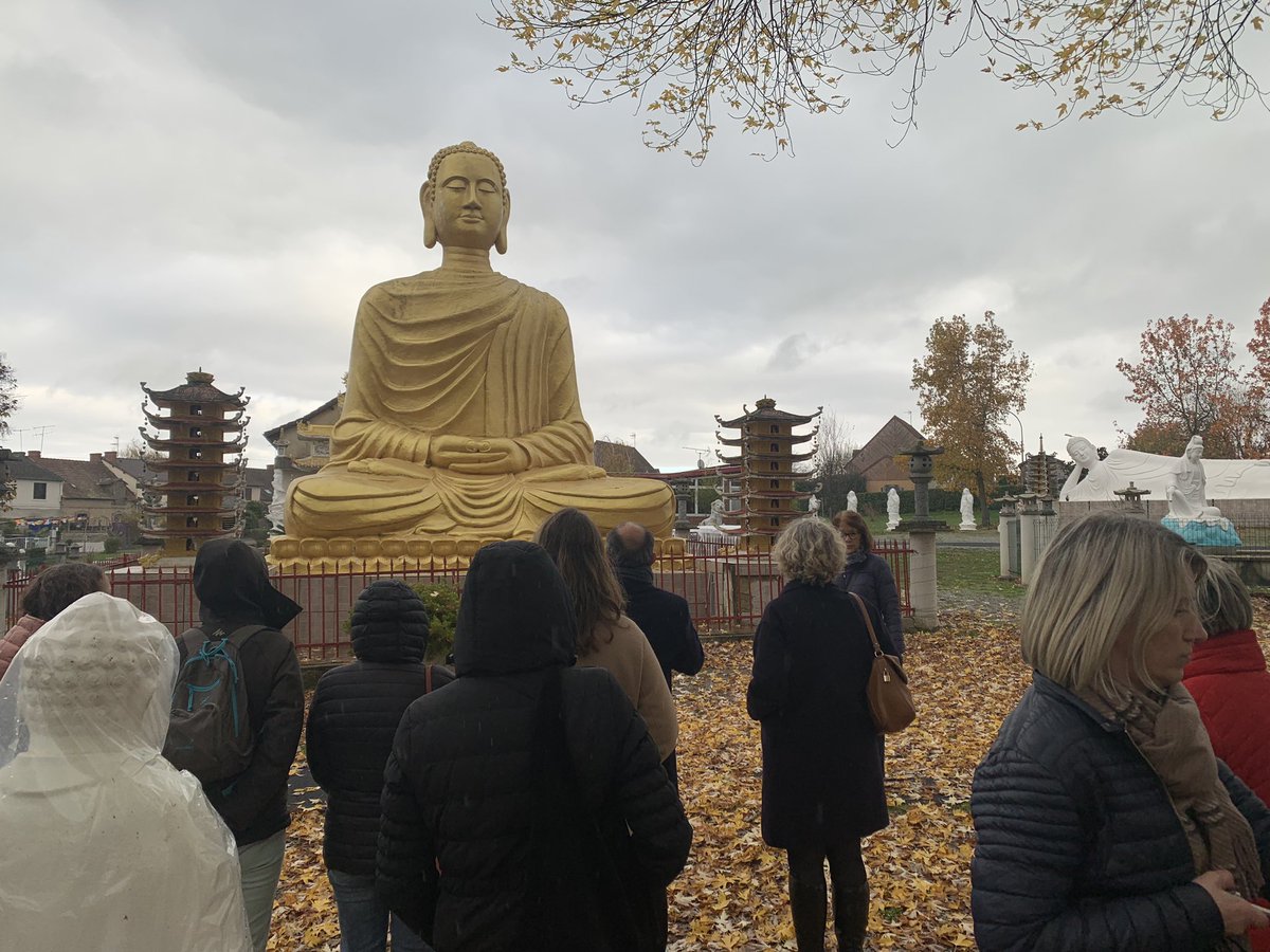 Formation inédite inter degré des enseignants de <a href="/acclermont/">Académie de Clermont-Ferrand</a> en présence de <a href="/BenmiloudKarim/">Karim BENMILOUD</a> sur l’immigration en s’appuyant sur la communauté asiatique de Noyant d’Allier en lien avec @palaisdelaportedoree,les archives départementales de <a href="/allierdpt/">Allier Département</a>  @constanceriviere et <a href="/DSDEN_03/">DSDEN Allier</a>