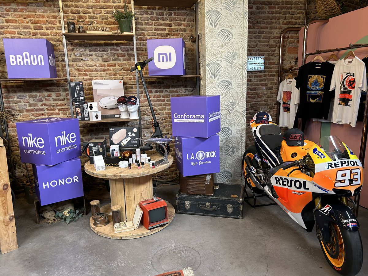 rubenbaston's tweet photo. @srmonoprod @marcmarquez93 @joavico @valen_hernandez Todo listo! A las 17h 

https://t.co/ryoz9iJSHf https://t.co/Rld3jtMIA1