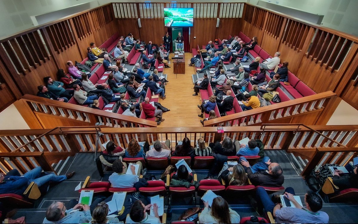 ILI_Landscape's tweet photo. The late afternoon session at this year's ILI Conference begins with @S_Connop, discussing the collaborative work between ecologists and landscape architects.

Learning from nature, learning from each other, and learning from communities. https://t.co/RnLFe2AwPw