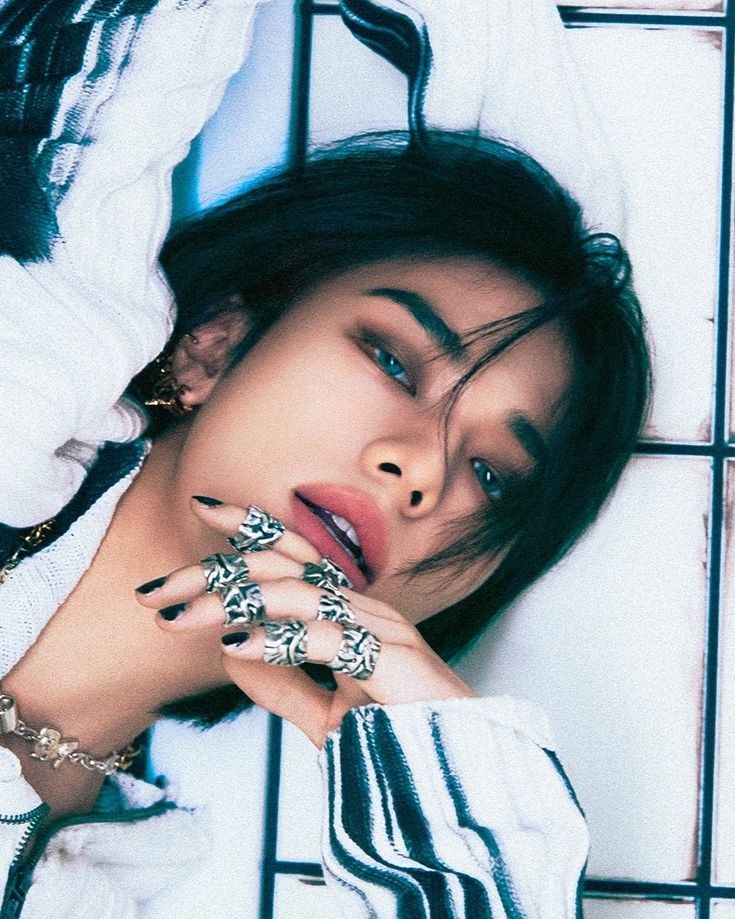 :･˚just look at me babe day and night  :･˚🌙

<a href="/Stray_Kids/">Stray Kids</a> #StrayKids #StaySelcaDay #SSD #Hyunjin #YouMakeStrayKidsStay